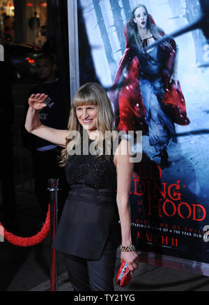 Catherine Hardwicke, Direktor des Motion Picture fantasy Thriller "Red Riding Hood", sorgt sich die Premiere des Films am Grauman's Chinese Theater in Hollywood" in Los Angeles am 7. März 2011. UPI/Jim Ruymen Stockfoto