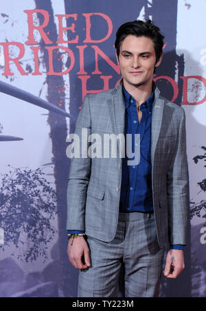 Shiloh Fernandez, ein Ensemble in der motion picture fantasy Thriller "Red Riding Hood", sorgt sich die Premiere des Films am Grauman's Chinese Theater in Hollywood" in Los Angeles am 7. März 2011. UPI/Jim Ruymen Stockfoto