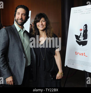 David Schwimmer, der Regie und produzierte die Motion picture Thriller 'Trust' und warf Mitglied Catherine Keener, Besuchen die Premiere des Films in der DGA-Theater in Los Angeles am 21. März 2011. UPI/Jim Ruymen Stockfoto