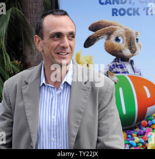 Schauspieler Hank Azaria, die Stimmen von Carlos und Phil in der animierten motion picture Komödie 'Hop', bei der Premiere des Films in den Universal Studios in Universal City, Kalifornien am 27. März 2011 eingegangen ist. UPI/Jim Ruymen Stockfoto