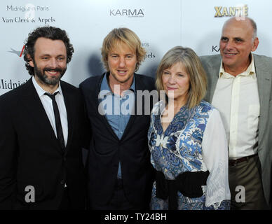 Michael Sheen, Owen Wilson und Mimi Kennedy und Kurt Fuller (L-R), cast-Mitglieder in der motion picture romantische Komödie "Midnight in Paris", die Premiere des Films an der Akademie der Motion Picture Arts and Sciences in Beverly Hills, Kalifornien am 18. Mai 2011 teilnehmen. UPI/Jim Ruymen Stockfoto