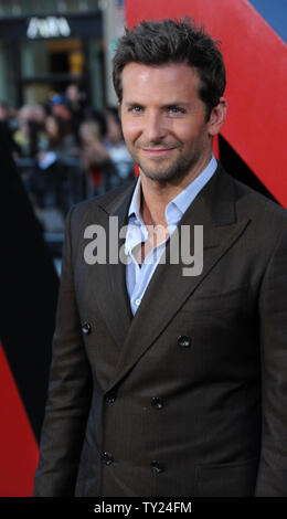 Bradley Cooper, ein Ensemble in der motion picture Komödie "Der Kater Teil II", für die Premiere des Films am Grauman's Chinese Theater kommt in die Hollywood in Los Angeles am 19. Mai 2011. UPI/Jim Ruymen Stockfoto