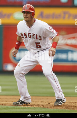 Los Angeles Engel catcher Jeff Mathis (5) gegen die Atlanta Braves am Angel Stadium in Anaheim, Kalifornien, am 22. Mai 2011. Die Engel gewann 4-1. UPI/Lori Shepler. Stockfoto