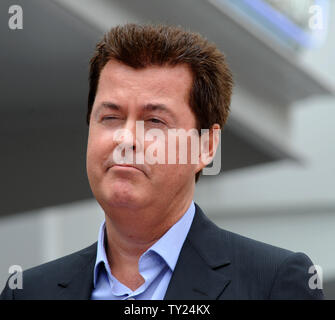 Unterhaltung Produzenten und Schöpfer der 'American Idol' Simon Fuller spricht vor Erhalt der 2.441 st Stern auf dem Hollywood Walk of Fame in Los Angeles am 23. Mai 2011. UPI/Jim Ruymen Stockfoto