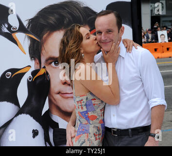 Clark Gregg, ein Ensemble in der motion picture Komödie "Mr. Poppers Pinguine, besucht die Premiere des Films mit seiner Frau, der Schauspielerin Jennifer Gray Grauman's Chinese Theater in Hollywood" in Los Angeles am 12. Juni 2011. UPI/Jim Ruymen Stockfoto