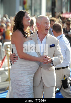 Neal McDonough und seine Frau Ruve Robertson die Premiere des Films 'Captain America: Der erste Rächer' am El Capitan Theatre in Hollywood" in Los Angeles am 19 Juli, 2011 UPI/Jayne Kamin-Oncea Stockfoto