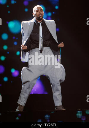 Chris Brown führt während der 2011 BET Awards im Shrine Auditorium in Los Angeles am 26. Juni 2011. UPI/Jim Ruymen Stockfoto