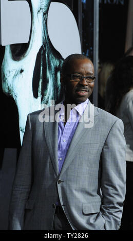Courtney B. Vance, ein Ensemble in der motion picture Thriller "Final Destination 5", sorgt sich die Premiere des Films am Grauman's Chinese Theater, die Hollywood in Los Angeles am 10. August 2011. UPI/Jim Ruymen Stockfoto