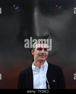 Schauspieler Dave Franco, der Mitglied in der motion picture Horrorkomödie "Fright Night", die Premiere des Films am ArcLight Cinerama Dome besucht, in der Hollywood in Los Angeles am 17. August 2011. UPI/Jim Ruymen Stockfoto