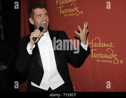 Perez Hilton besucht die Enthüllung des neuen Kim Kardashian in Wedding Dress Wachsfigur bei Madame Tussaud's in den Hollywood in Los Angeles am 18. August 2011. Kardashian ist angeblich dieses Wochenende in einer privaten Zeremonie verheiratet zu sein. UPI/Phil McCarten Stockfoto