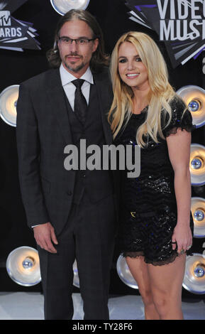 Sängerin Britney Spears und ihr Freund Jason Trawick Ankommen bei den MTV Video Music Awards in Los Angeles am 28. August 2011 in Los Angeles. UPI/Jim Ruymen Stockfoto