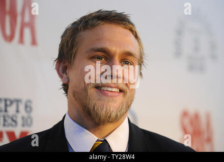 Warf Mitglied Charlie Hunnam besucht die Söhne von Anarchie, Saison 4 premiere Screening am Arclight Theatre in Hollywood" in Los Angeles am 30. August 2011. UPI/Phil McCarten Stockfoto