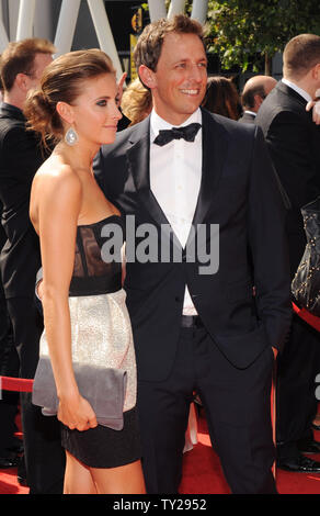 Schauspieler Seth Meyers und seine Frau, die Schauspielerin Alexi Ashe kommen für die Primetime Creative Arts Emmy Awards im Nokia Theater in Los Angeles am 10. September 2011. UPI/Jim Ruymen Stockfoto