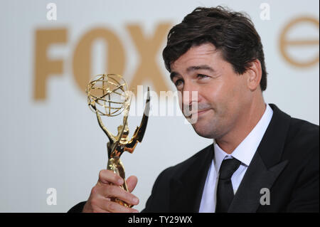 Kyle Chandler hält seine Emmy für Hauptdarsteller Award für "Friday Night Lights" auf der 63. Primetime Emmy Awards im Nokia Theater in Los Angeles am 18. September 2011. UPI/Jayne Kamin Oncea Stockfoto