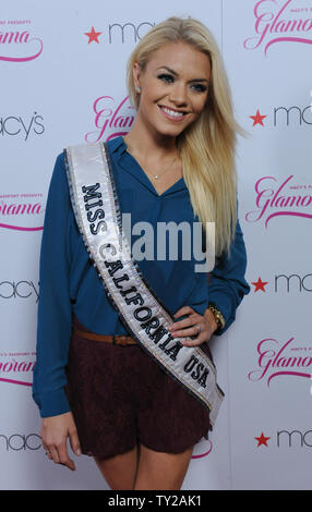 Miss Kalifornien USA Katie Blair besucht Macy's Pass Glamourama im Orpheum Theater in Los Angeles am 23. September 2011. UPI/Jim Ruymen Stockfoto