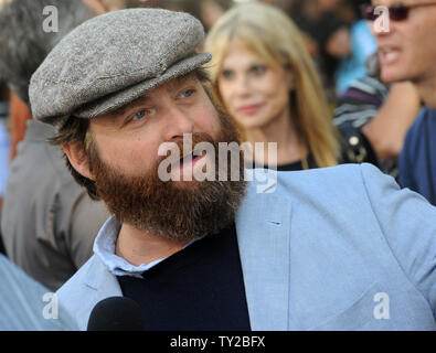 Schauspieler Zach Galifianakis, die Stimme von Humpty Dumpty in der Annimated motion picture Komödie "Der gestiefelte Kater", kommt für die Premiere des Films im Regency Dorf Theater, im Westwood Abschnitt von Los Angeles am 23. Oktober 2011. UPI/Jim Ruymen Stockfoto