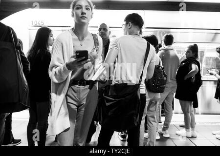 7Th Street Metro Center Station, LA Metro, Rush Hour Crowd, Los Angeles, Kalifornien, Vereinigte Staaten von Amerika Stockfoto