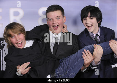 Darsteller (L-R) Ryan Lee, Riley Griffiths und Zach Mills an einem Screening des Films "Super 8" an der Akademie der Künste und Wissenschaften, Samuel Goldwyn Theater in Beverly Hills, Kalifornien am 22. November 2011 abgehalten. UPI/Phil McCarten Stockfoto