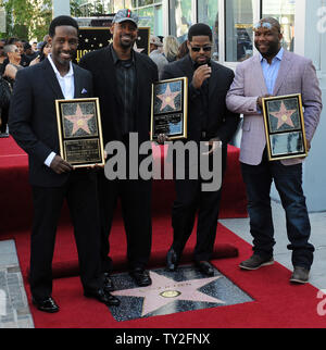 R&B singen Gruppe Boyz II Men Mitglieder Shawn Stockman, Michael McCary, Nathan Morris und Wanya Morris (L-R) pose während einer enthüllungsfeier sie ehrt mit dem 2.456 th Stern auf dem Hollywood Walk of Fame in Los Angeles am 5. Januar 2012. UPI/Jim Ruymen Stockfoto