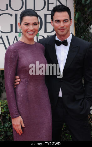 Schauspielerin Julianna Marguiles und ihr Ehemann Keith Lieberthal kommen an die 69. jährlichen Golden Globe Awards in Beverly Hills, Kalifornien am 15. Januar 2012. UPI/Jim Ruymen Stockfoto