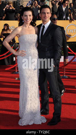 Schauspielerin Julianna Marguiles und ihr Ehemann Keith Lieberthal kommen für die 18. jährlichen Screen Actors Guild Awards im Shrine Auditorium in Los Angeles, am 29. Januar 2012. UPI/Jim Ruymen Stockfoto