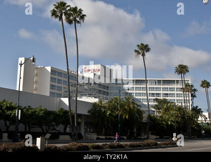 The Beverly Hilton Hotel ist ruhig am Tag nach der Grammy-verdächtigen R&B-Sängerin und Schauspielerin Whitney Houston in Ihrem Zimmer, starb dort am Vorabend des 54. jährlichen Grammy Awards, in Beverly Hills, Kalifornien am 12. Februar 2012. Houston, 11. Februar starb, wurde festgelegt, an der Clive Davis vordefinierte Grammy party später am Abend im Hotel und am Sonntag bei den Grammy Awards. UPI/Terry Schmitt Stockfoto