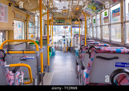 Aomori, Japan - 24 April 2018: ein Bus, führt zu Seiryu-ji-buddhistische Tempel, ist die Heimat der Big Buddha, Showa Daibutsu Stockfoto