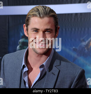 Chris Hemsworth, warf Mitglied im sci-fi Film "Die Rächer", die Premiere des Films im El CapitanTheater im Hollywood Abschnitt von Los Angeles, das am 11. April 2012 besucht. UPI/Jim Ruymen Stockfoto