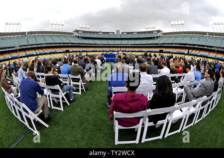 Die neuen Besitzer der Los Angeles Dodgers wie das Guggenheim Baseball-Team bekannt, halten eine Presse Konferenz in das Feld im Dodger Stadium in Los Angeles am 2. Mai 2012. UPI/Jayne Kamin-Oncea Stockfoto