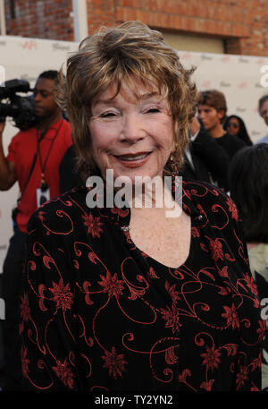Schauspielerin Shirley MacLaine kommt für TV Land präsentiert: Die AFI Life Achievement Awards ehren MacLaine bei Sony Studios in Culver City, Kalifornien am 7. Juni 2012. UPI/Jim Ruymen Stockfoto