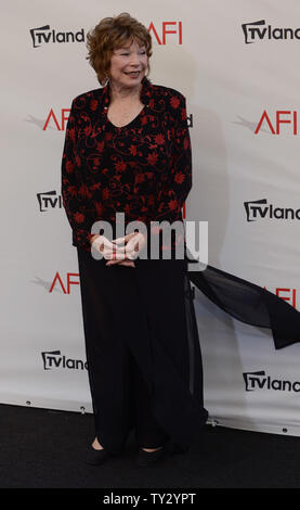 Schauspielerin Shirley MacLaine kommt für TV Land präsentiert: Die AFI Life Achievement Awards ehren MacLaine bei Sony Studios in Culver City, Kalifornien am 7. Juni 2012. UPI/Jim Ruymen Stockfoto
