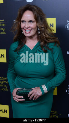 Schauspielerin Catherine Bach besucht die 39. jährliche Daytime Emmy Awards in Beverly Hills, Kalifornien am 23. Juni 2012. UPI/Jim Ruymen Stockfoto