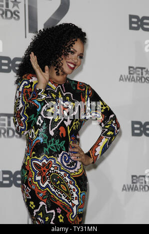 Sängerin Elle Varner erscheint hinter der Bühne während der BET Awards 12 im Shrine Auditorium in Los Angeles am 1. Juli 2012. UPI/Jonathan Alcorn Stockfoto