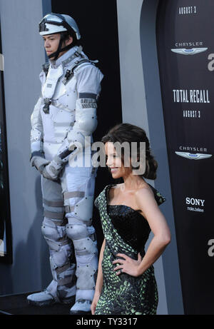 Kate Beckinsale, ein Formmitglied die Motion Picture sci-fi-Thriller "Insgesamt" abrufen, besucht die Premiere des Films am Grauman's Chinese Theatre in Los Angeles am 1. August 2012. UPI/Jim Ruymen Stockfoto