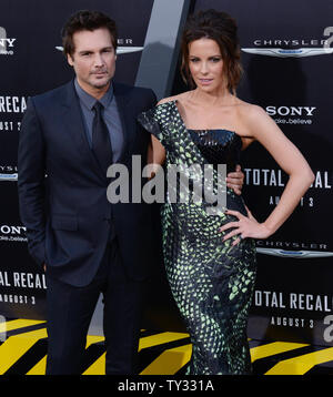 Kate Beckinsale, ein Formmitglied die Motion Picture sci-fi-Thriller "Insgesamt" abrufen, besucht die Premiere des Films mit ihrem Mann, Regisseur Len Wiseman am Grauman's Chinese Theatre in Los Angeles am 1. August 2012. UPI/Jim Ruymen Stockfoto