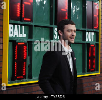 Justin Timberlake, der Mitglied in der motion picture Drama "Trouble mit der Kurve", sorgt sich die Premiere des Films im Village Theatre in Los Angeles am 19. September 2012. UPI/Jim Ruymen Stockfoto