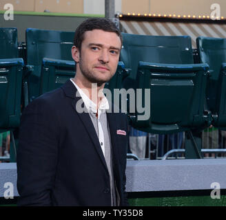 Justin Timberlake, der Mitglied in der motion picture Drama "Trouble mit der Kurve", sorgt sich die Premiere des Films im Village Theatre in Los Angeles am 19. September 2012. UPI/Jim Ruymen Stockfoto