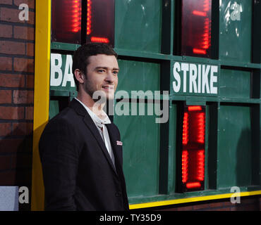 Justin Timberlake, der Mitglied in der motion picture Drama "Trouble mit der Kurve", sorgt sich die Premiere des Films im Village Theatre in Los Angeles am 19. September 2012. UPI/Jim Ruymen Stockfoto