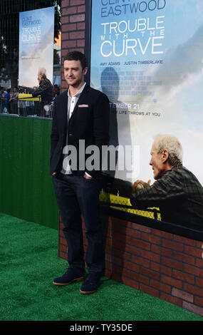 Justin Timberlake, der Mitglied in der motion picture Drama "Trouble mit der Kurve", sorgt sich die Premiere des Films im Village Theatre in Los Angeles am 19. September 2012. UPI/Jim Ruymen Stockfoto