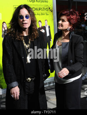 Ozzy Osbourne und seine Frau Sharon Osbourne Besuchen die Premiere der motion picture'S Verbrechen Komödie auch Psychopathen', am Bruin Theater im Westwood Abschnitt von Los Angeles am 1. Oktober 2012. UPI/Jim Ruymen Stockfoto