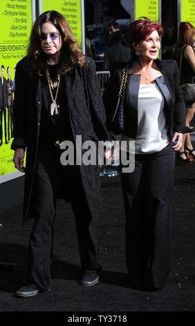 Ozzy Osbourne und seine Frau Sharon Osbourne Besuchen die Premiere der motion picture'S Verbrechen Komödie auch Psychopathen', am Bruin Theater im Westwood Abschnitt von Los Angeles am 1. Oktober 2012. UPI/Jim Ruymen Stockfoto