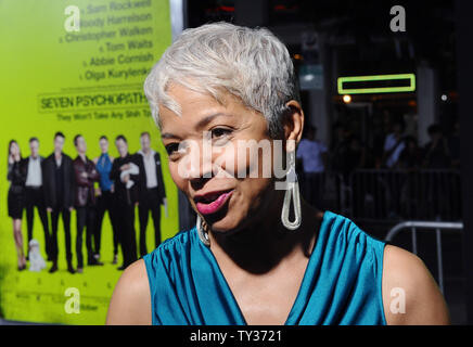 Schauspielerin Linda hellen Ton, ein cast Mitglied im Motion picture'S Verbrechen Komödie auch Psychopathen", die Premiere des Films im Bruin Theater im Westwood Abschnitt von Los Angeles am 1. Oktober 2012 besucht. UPI/Jim Ruymen Stockfoto