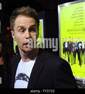 Schauspieler Sam Rockwell, der Mitglied in der motion picture'S Verbrechen Komödie auch Psychopathen", die Premiere des Films im Bruin Theater im Westwood Abschnitt von Los Angeles am 1. Oktober 2012 besucht. UPI/Jim Ruymen Stockfoto