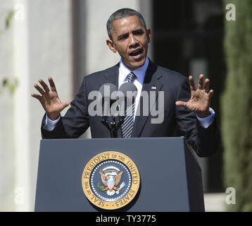 Präsident Barack Obama Adressen eine Masse von Tausenden im Cesar E. Chavez National Monument in Keene, Kalifornien am 8. Oktober 2012. UPI/Phil McCarten Stockfoto