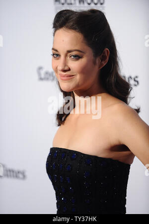 Schauspielerin Marion Cotillard kommt an der 16. jährlichen Hollywood Film Awards Gala, die von der Los Angeles Times vorgestellt und im Beverly Hilton Hotel in Beverly Hills, Kalifornien am 22. Oktober 2012. UPI/Jim Ruymen Stockfoto