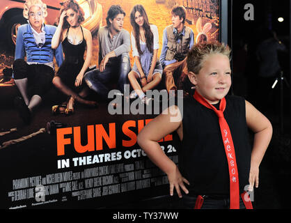 Schauspieler Jackson Nicoll, ein cast Mitglied im Motion picture Komödie 'Viel Spaß Größe", sorgt sich die Premiere des Films bei Paramount Studios in Los Angeles am 25. Oktober 2012. UPI/Jim Ruymen Stockfoto