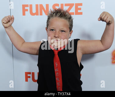 Schauspieler Jackson Nicoll, ein cast Mitglied im Motion picture Komödie 'Viel Spaß Größe", sorgt sich die Premiere des Films bei Paramount Studios in Los Angeles am 25. Oktober 2012. UPI/Jim Ruymen Stockfoto