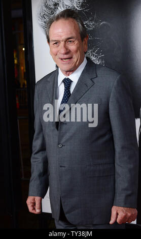 Warf Mitglied Tommy Lee Jones kommt an der Premiere des historischen biographischen Motion Picture 'Lincoln', als Teil des AFI Fest 2012 am Grauman's Chinese Theater in Hollywood" in Los Angeles am 8. November 2012. UPI/Jim Ruymen Stockfoto