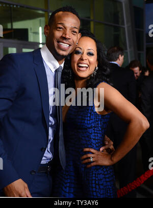 Marlon Wayans (L) und Essence Atkins, Darsteller in der motion picture Komödie "Haunted House", die Premiere des Films am Arclight Cinerama Dome im Hollywood Abschnitt von Los Angeles am 3. Januar 2013 teilnehmen. UPI/Jim Ruymen Stockfoto