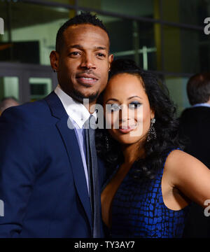 Marlon Wayans (L) und Essence Atkins, Darsteller in der motion picture Komödie "Haunted House", die Premiere des Films am Arclight Cinerama Dome im Hollywood Abschnitt von Los Angeles am 3. Januar 2013 teilnehmen. UPI/Jim Ruymen Stockfoto